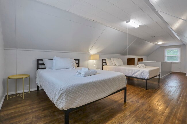 Building Photo - 1275 E Weber Rd