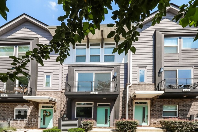 Building Photo - 586 W End Dr