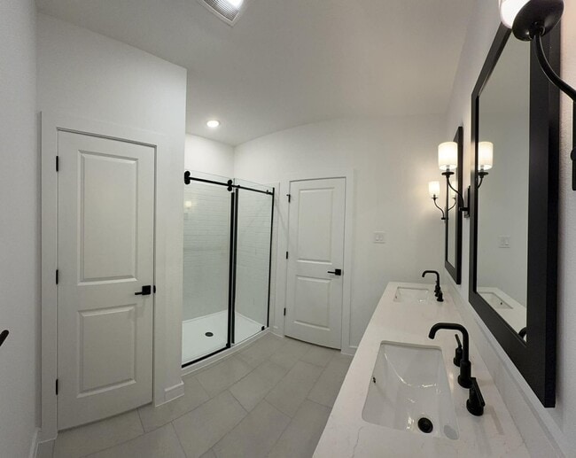 Building Photo - 4723 Bay Vista Dr