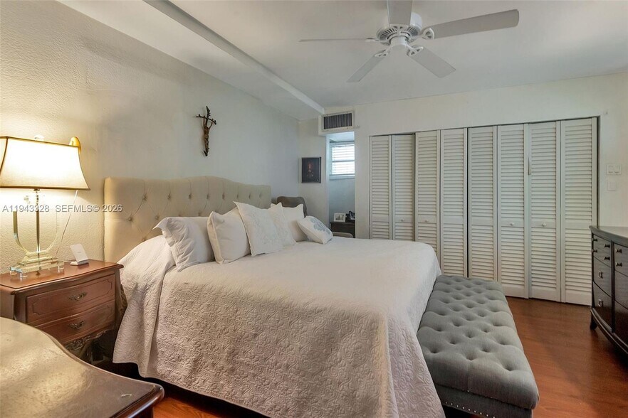 Building Photo - 5845 SW 88th St