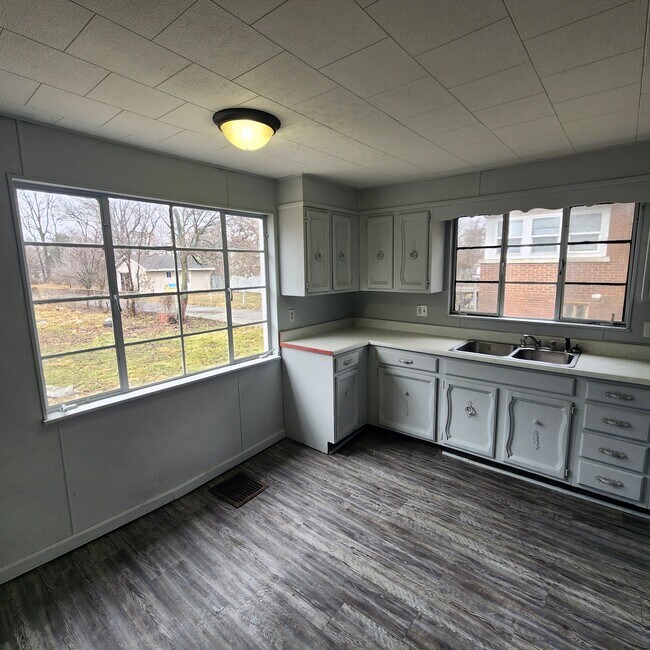 Building Photo - 614 N Griffin St