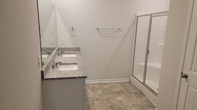 Building Photo - 5070 Hunters Village Dr