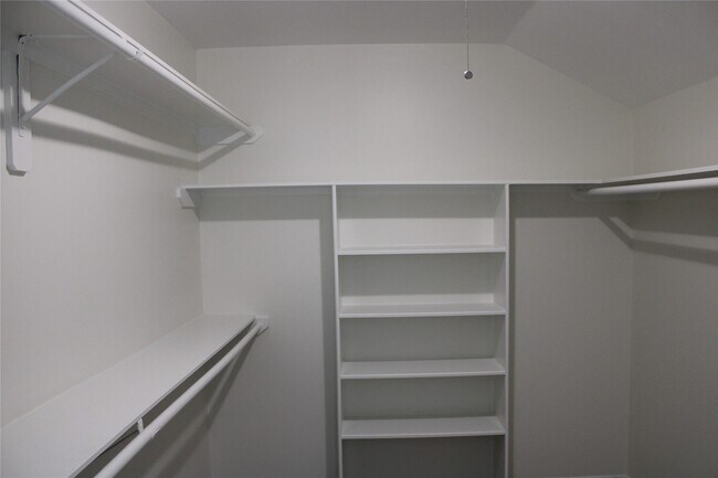 Building Photo - 2118 Laurel Oaks Dr