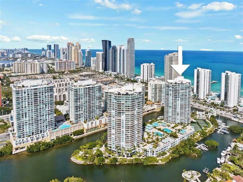 Building Photo - 16400 Collins Ave