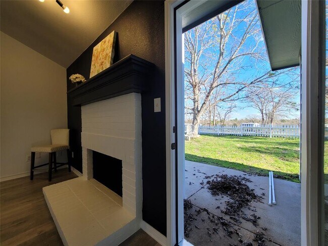 Building Photo - 208 Newcastle Dr