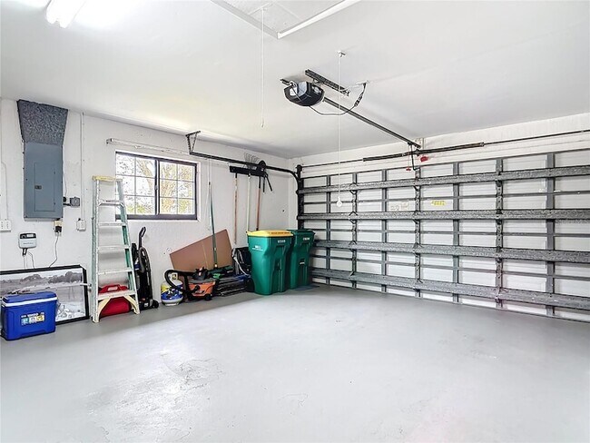 Building Photo - 290 Rotonda Cir