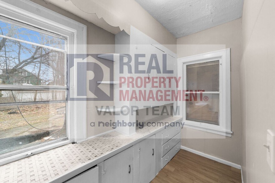 Building Photo - House Comfortable