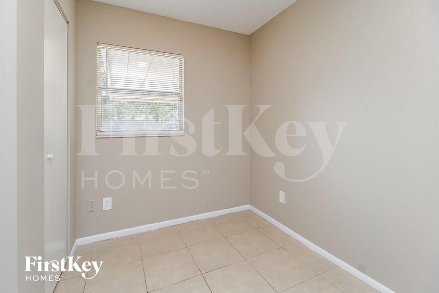 Building Photo - 3639 Shalimar Ct