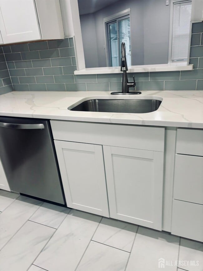 Building Photo - 1 Upperbrook Ct