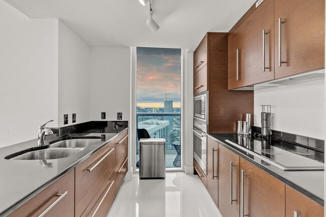 Building Photo - 631 Brickell Ave