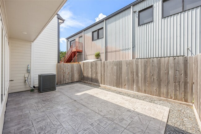 Building Photo - 946 Judiway St