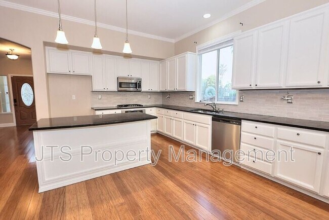 Building Photo - 2040 San Esteban Cir