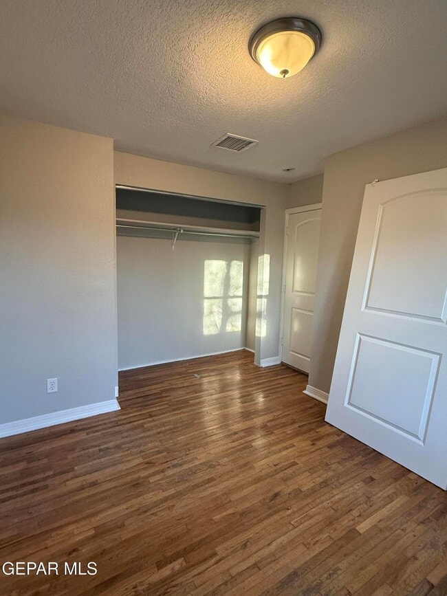 Building Photo - 218 Easter Way