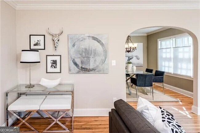 Building Photo - 311 Delmont Dr NE