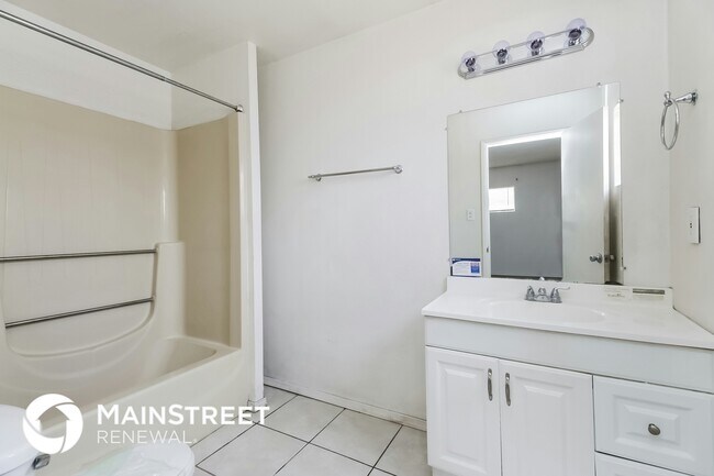 Building Photo - 1647 W Pima St