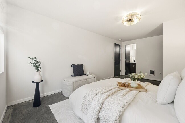 Building Photo - 7922 9th Ave SW