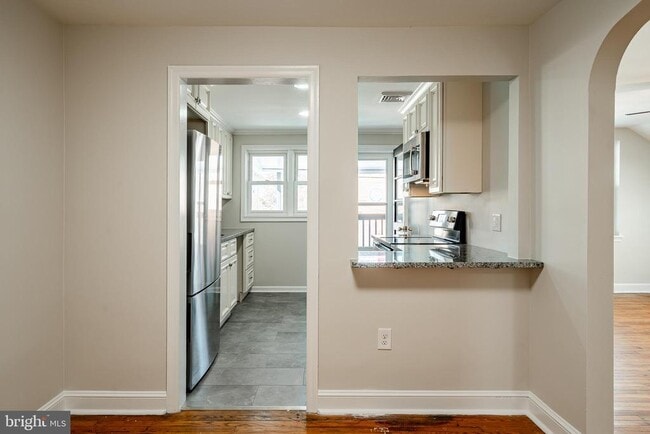 Building Photo - 222 3rd Ave