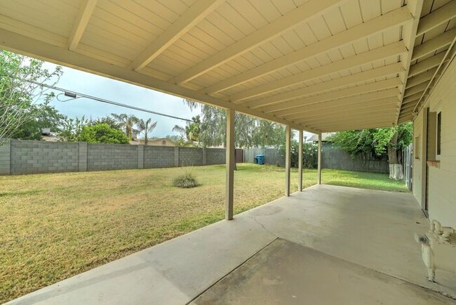 Building Photo - COMING SOON! Charming 2-Bedroom Rental in ...