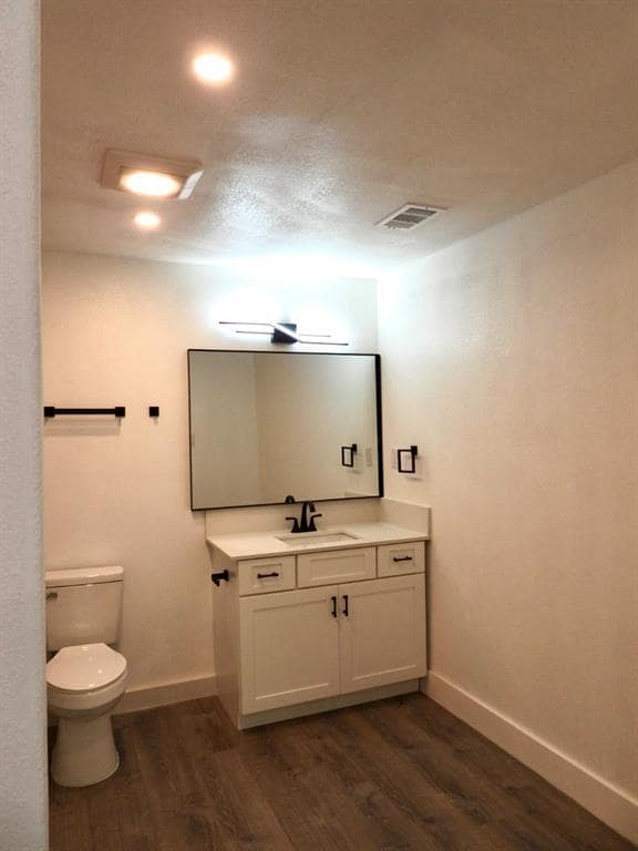 Building Photo - 1621 Rutland Dr