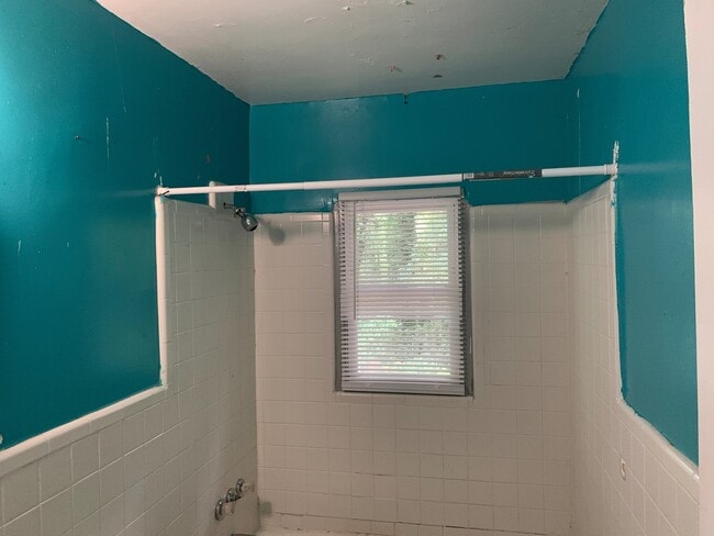 Building Photo - Move-in ready 1 Story Duplex located in th...