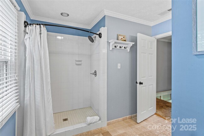 Building Photo - 9598 Riviera Dr
