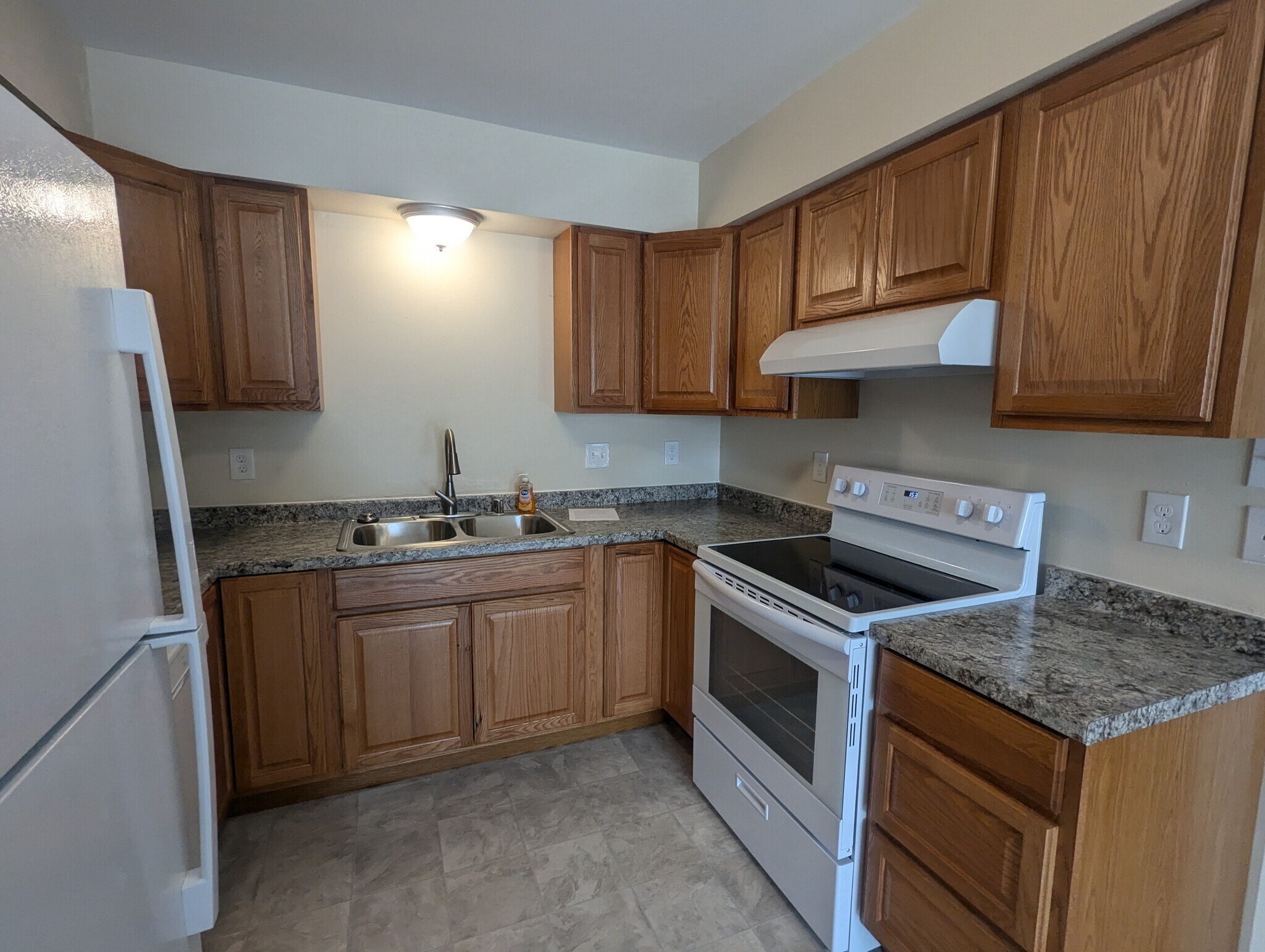 Building Photo - 3351 S 113th St