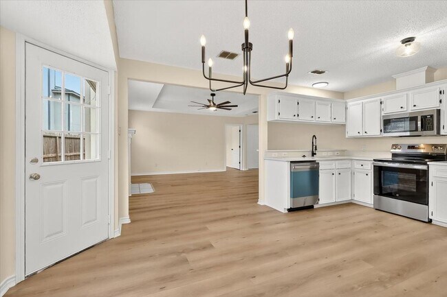 Building Photo - 4453 Lake George Dr