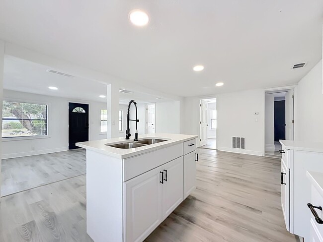 Building Photo - 8414 N 20th St