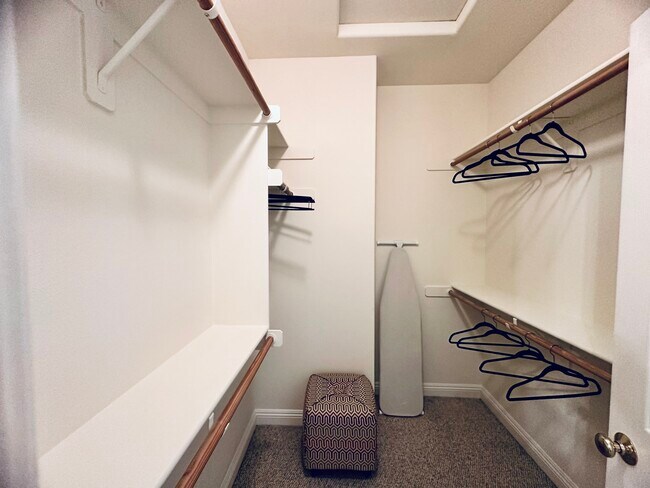 Walk-in Closet - 4118 W Kling St