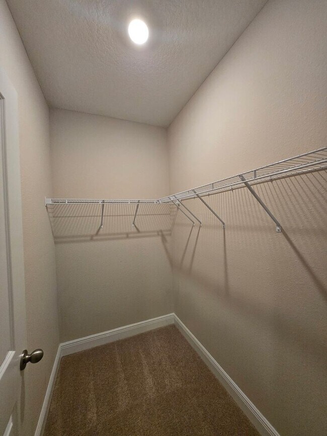 Building Photo - Welcome to the beautiful Finley Woods comm...