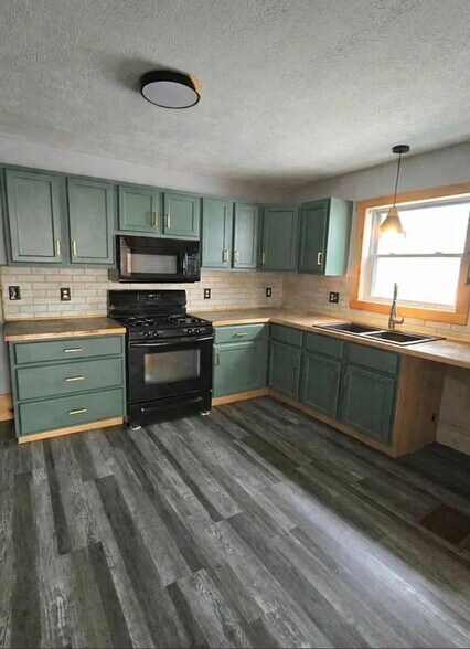 Building Photo - 618 Pettibone Ave NW