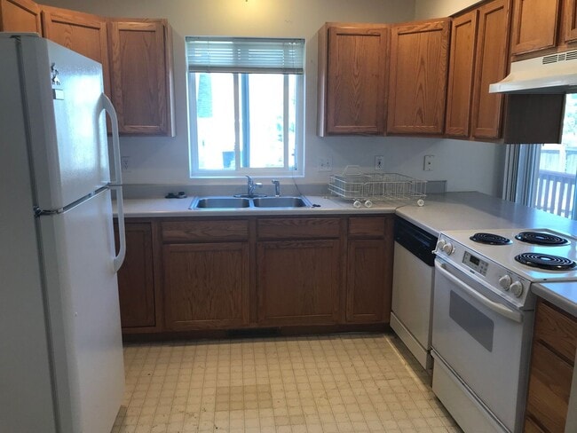 Building Photo - 3305 Laredo Dr