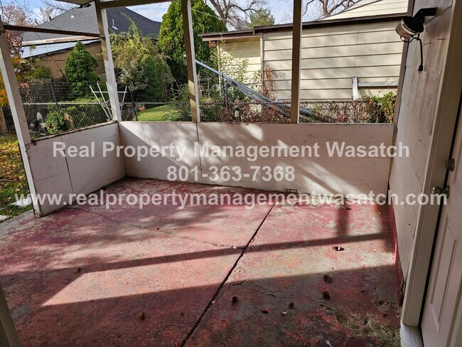 Building Photo - Check Out This 4 Bedroom 2 Bathroom Home i...