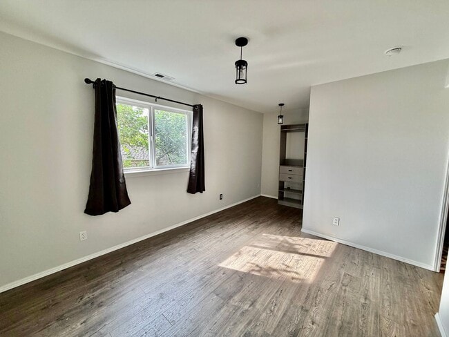 Building Photo - Stunning Elliott Pointe View Home in the Heart of Mukilteo