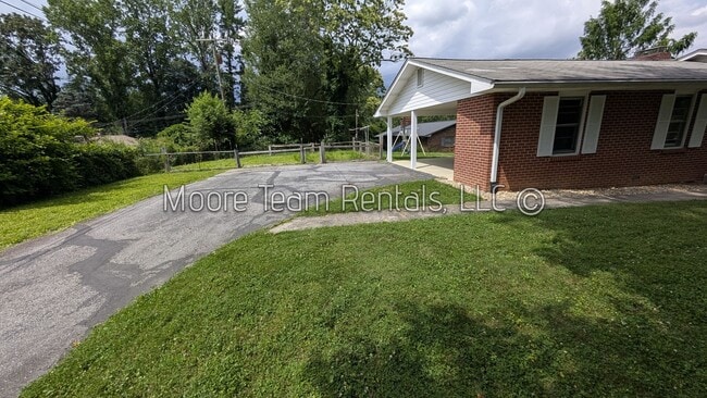 Building Photo - 3/2 Ranch - Fenced Garden Plot