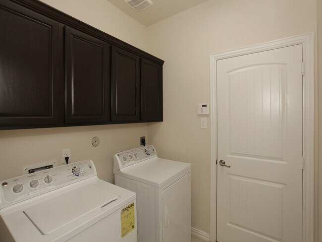 Building Photo - 15 Sawbridge Cir