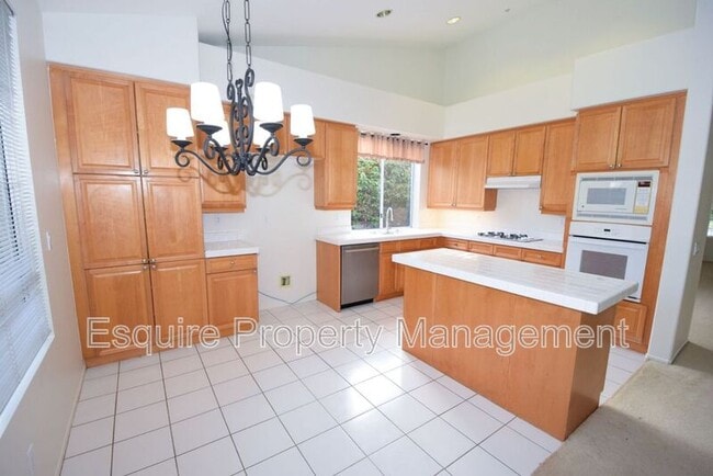 Building Photo - 1821 La Quinta Ln