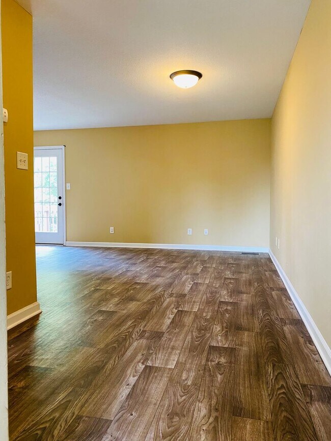 Building Photo - 1725 Thistlewood Dr