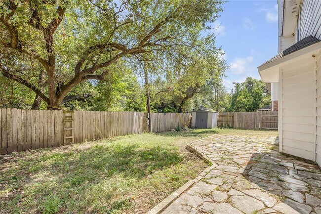 Building Photo - 8111 Broken Branch Dr