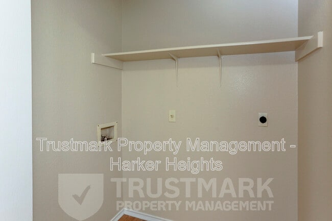 Building Photo - 4005 Madison Dr