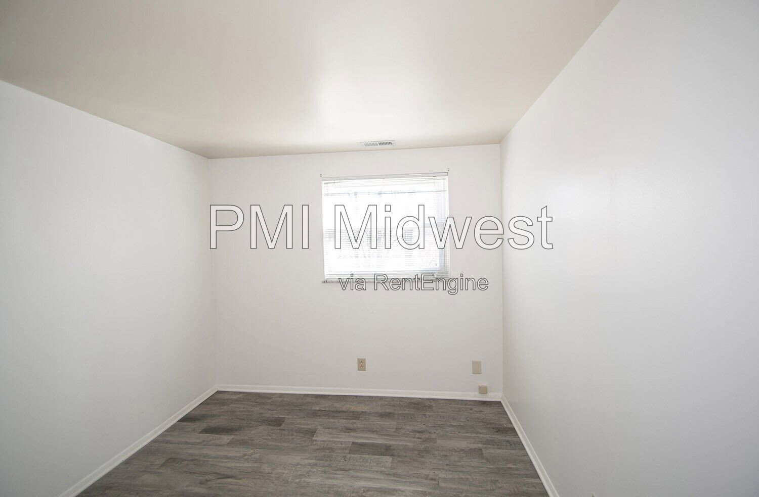 Building Photo - 8636 E Edgewood Ave