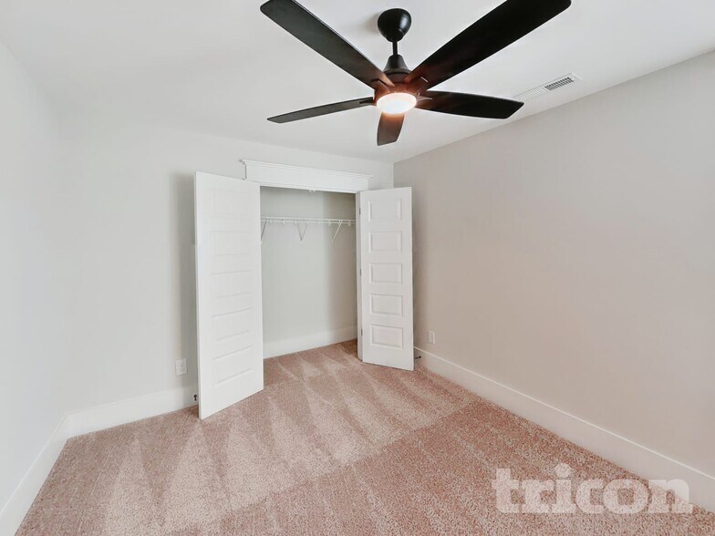 Building Photo - 520 Kingwood Ln