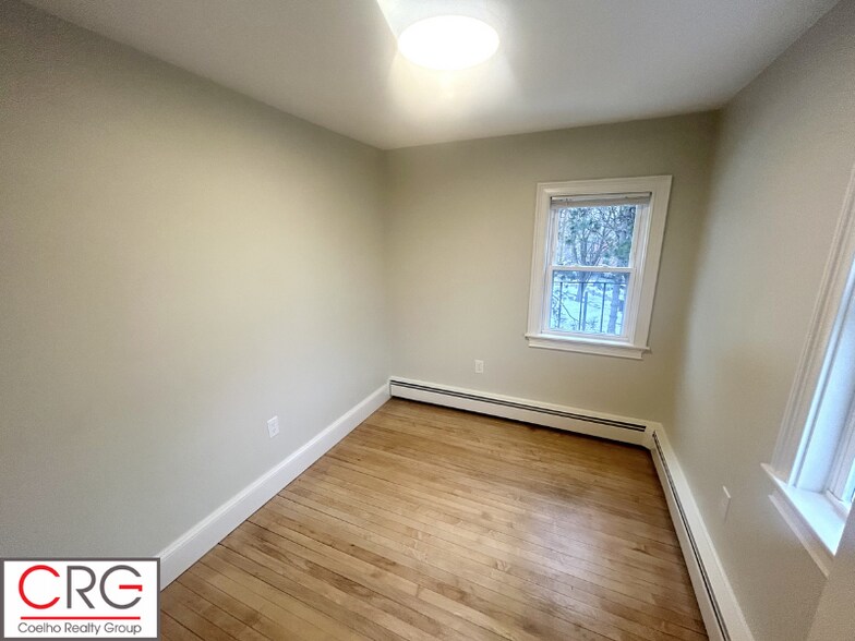 Building Photo - 190 3rd St