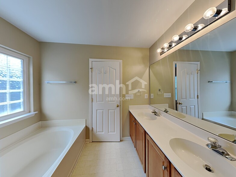 Building Photo - 8411 Laurel Run Dr