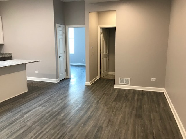 Building Photo - 59 S Lasalle St