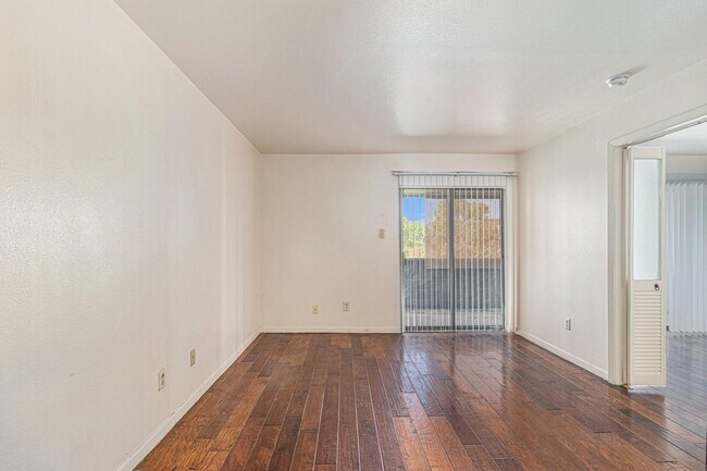 Building Photo - 3045 Walnut Bend Ln