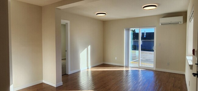 Building Photo - 3213150