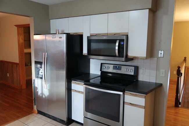 Building Photo - 1842 Gentian Dr SE