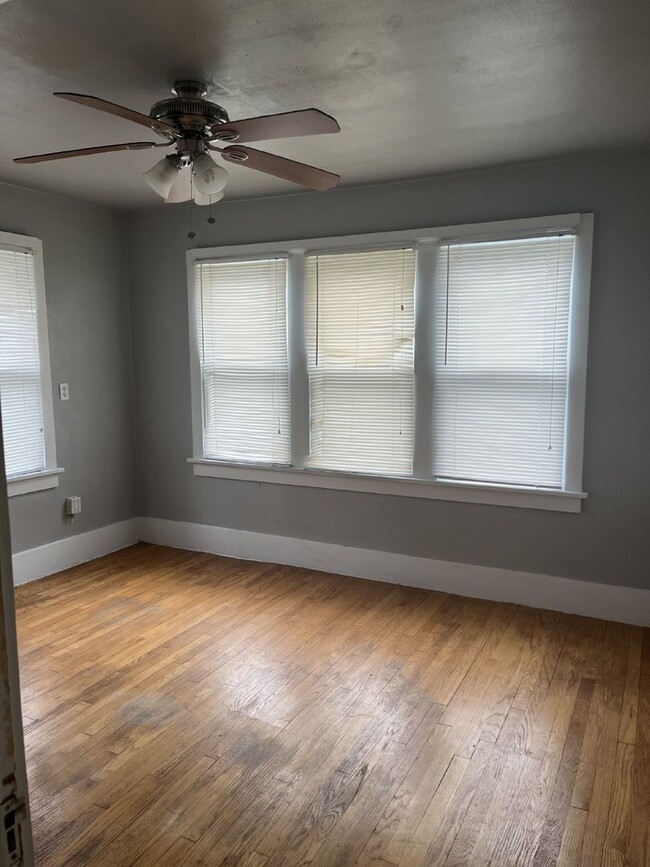 Building Photo - Charming 2-Bedroom Home near Uptown.