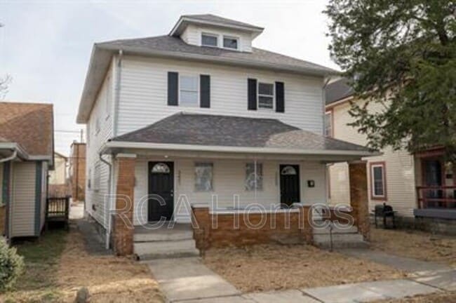 Building Photo - 2427 N Kenwood Ave